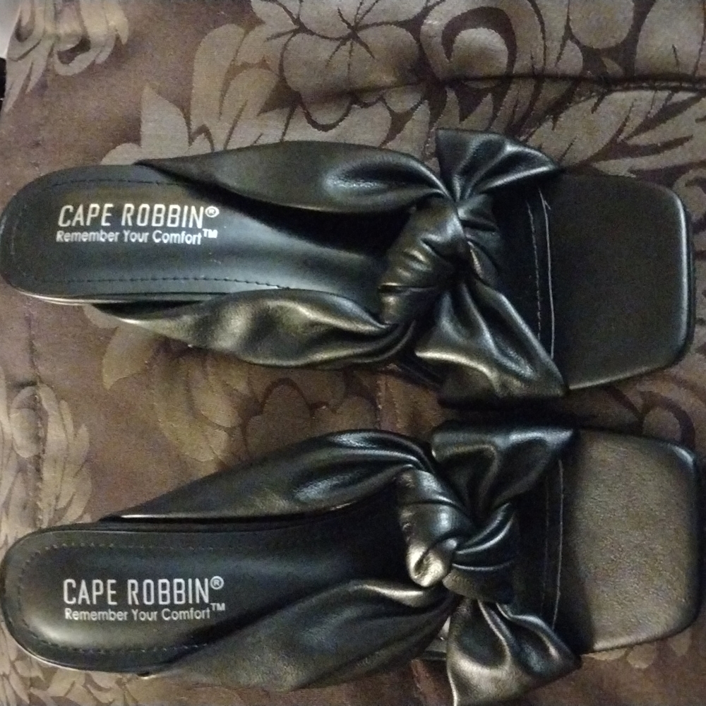 Sandals - Picture 4 of 4
